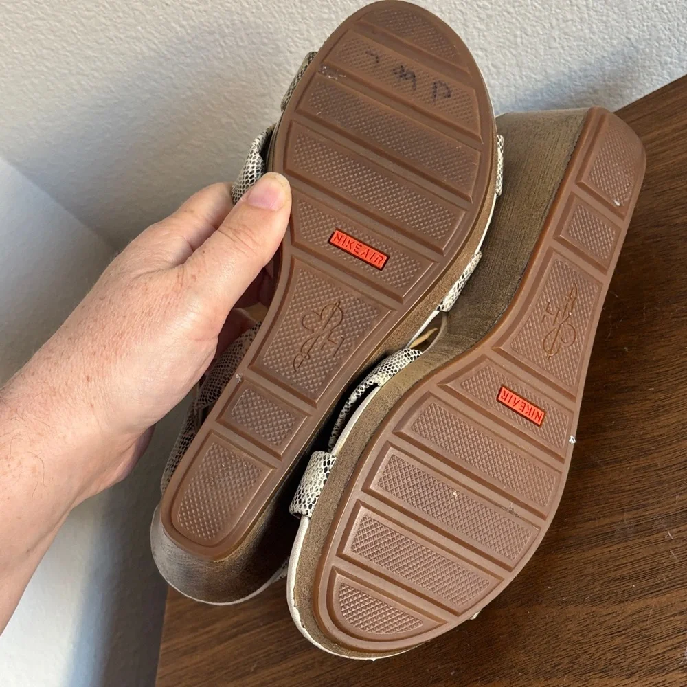 Cole Haan Tali Snakeskin Sandals with Gold Buckle Nike Air Cushion Women’s 7.5 B